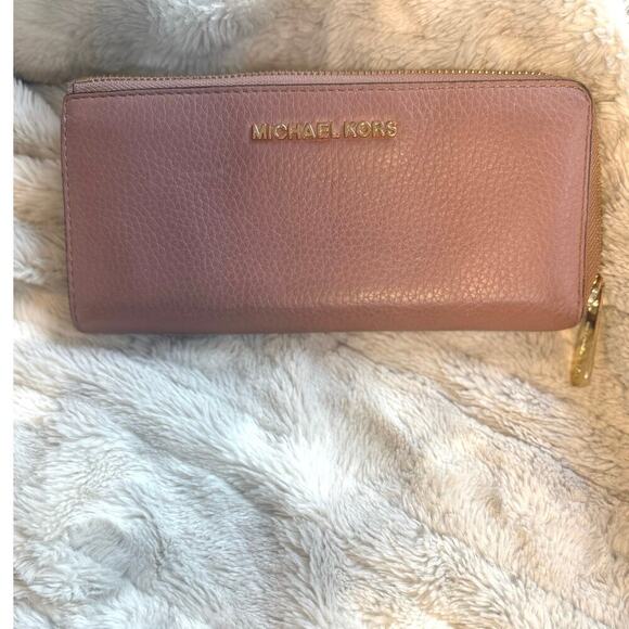 Michael Kors Jet Set Large Three Quarter Zip Leather Wallet - Dusty Rose - Picture 13 of 13